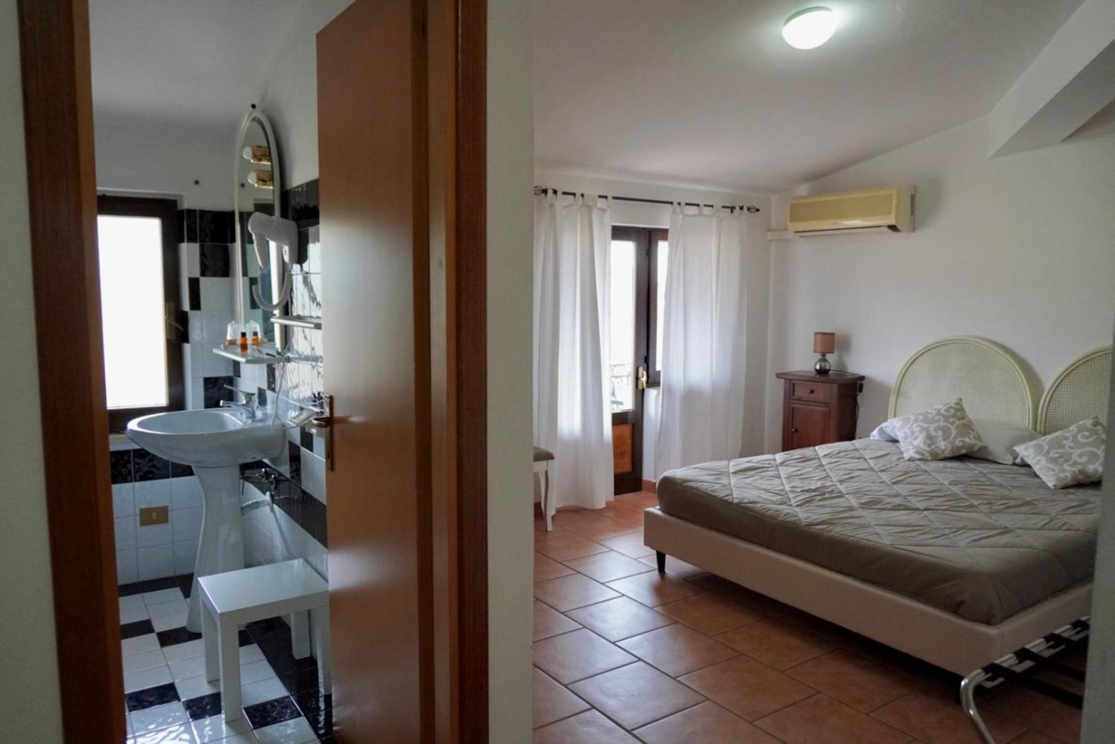 Albergo Ristorante Locanda Rosella Giba Экстерьер фото