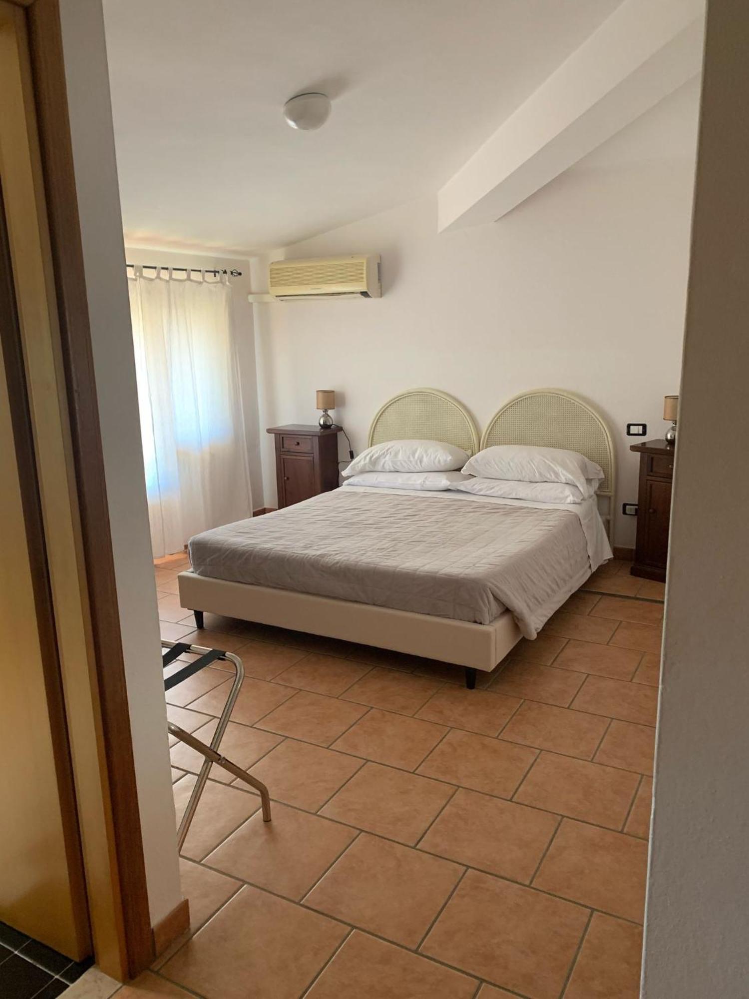 Albergo Ristorante Locanda Rosella Giba Экстерьер фото
